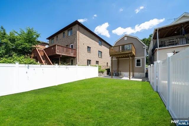 $3,200 | 2033 Edwin Avenue, Unit 1, Fort Lee, NJ 07024