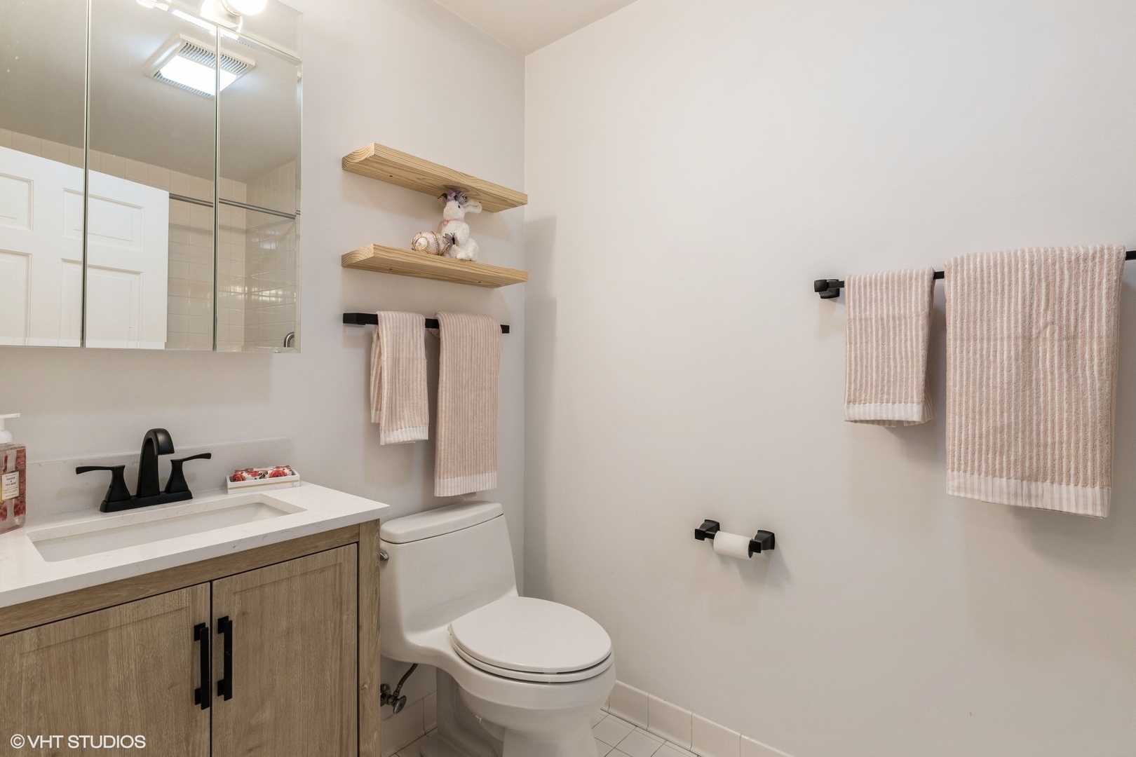 308 North Happ Road, Unit 204 Northfield, IL 60093 - Photo 9 of 13 Gallery Image 9