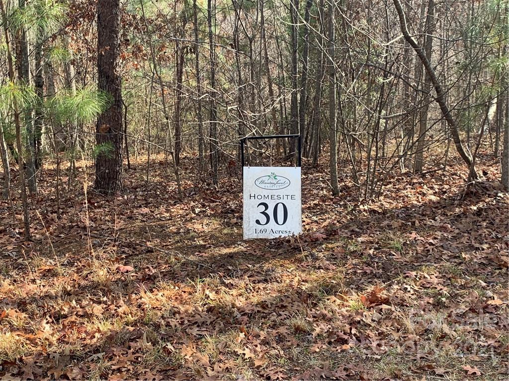 a sign that is sitting in the middle of forest