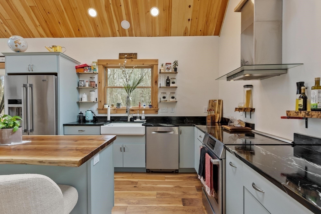 26 Pearl Road Ashburnham, MA 01430 - Photo 7 of 42