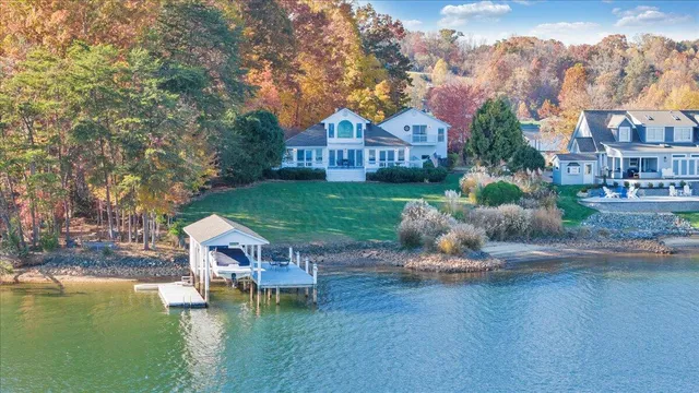 $1,450,000 | 362 Carrs Point Lane, Moneta, VA 24121