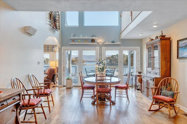 $1,450,000 | 362 Carrs Point Lane, Moneta, VA 24121