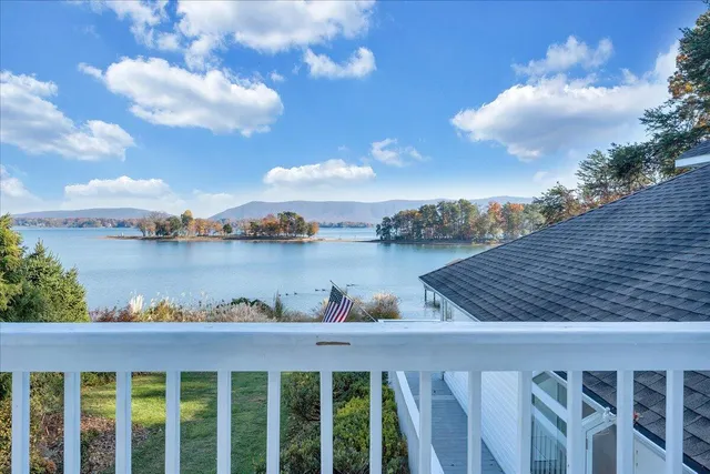 $1,450,000 | 362 Carrs Point Lane, Moneta, VA 24121