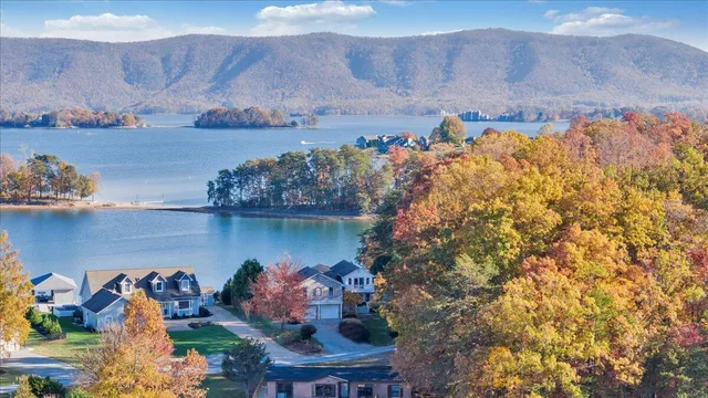 $1,450,000 | 362 Carrs Point Lane, Moneta, VA 24121