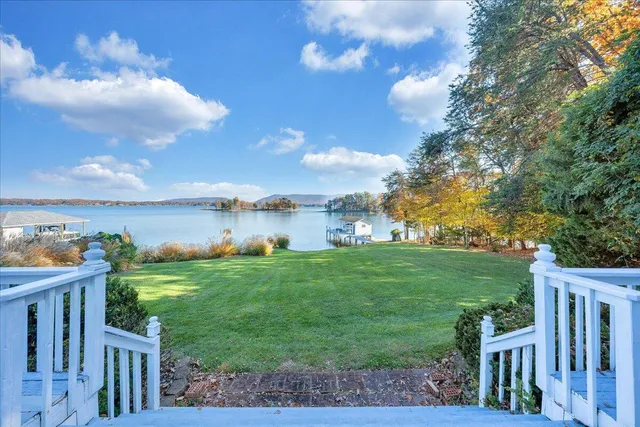 $1,450,000 | 362 Carrs Point Lane, Moneta, VA 24121