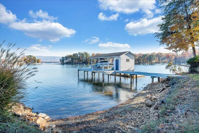 $1,450,000 | 362 Carrs Point Lane, Moneta, VA 24121