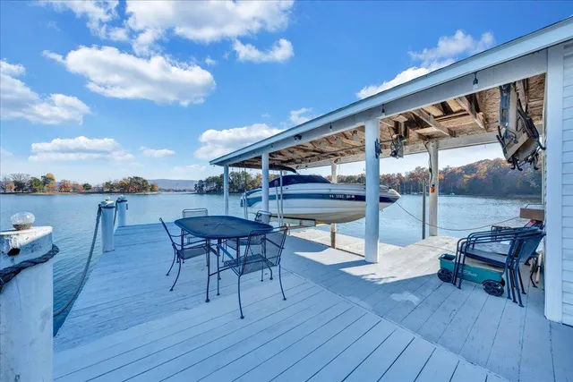 $1,450,000 | 362 Carrs Point Lane, Moneta, VA 24121