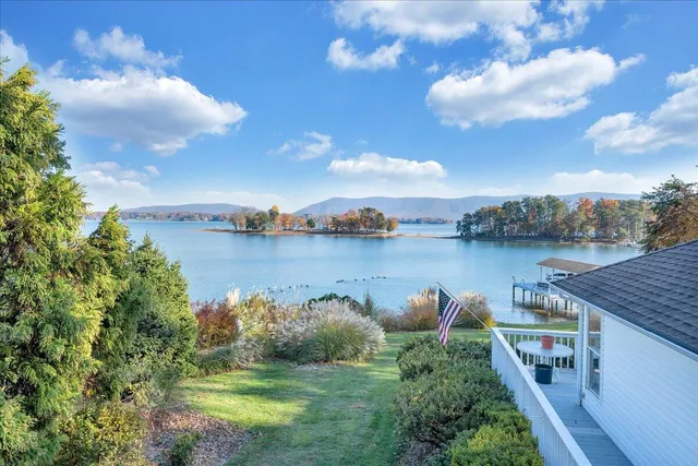 $1,450,000 | 362 Carrs Point Lane, Moneta, VA 24121