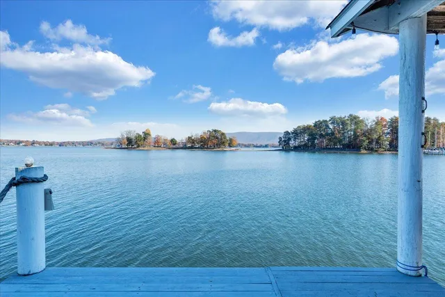 $1,450,000 | 362 Carrs Point Lane, Moneta, VA 24121