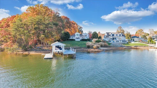 $1,450,000 | 362 Carrs Point Lane, Moneta, VA 24121