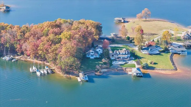 $1,450,000 | 362 Carrs Point Lane, Moneta, VA 24121