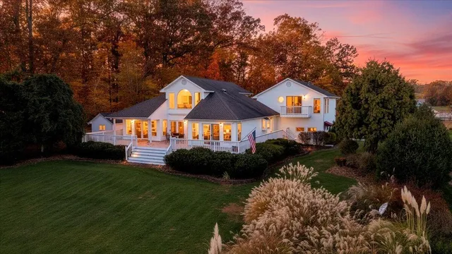 $1,450,000 | 362 Carrs Point Lane, Moneta, VA 24121