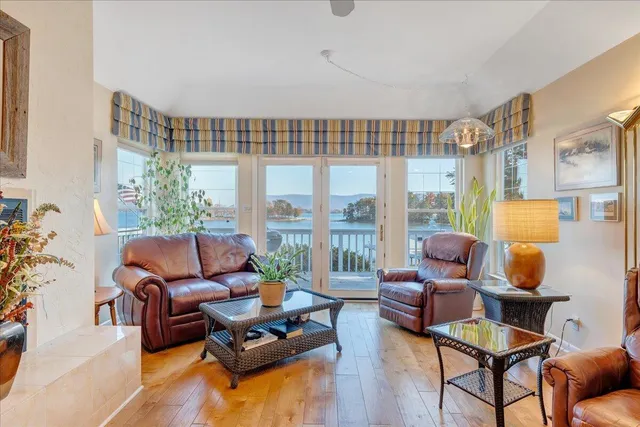 $1,450,000 | 362 Carrs Point Lane, Moneta, VA 24121