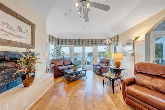 $1,450,000 | 362 Carrs Point Lane, Moneta, VA 24121