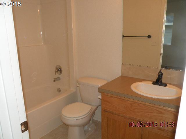 3049 South Cedar Ridge Drive Ridgefield, WA 98642 - Photo 13 of 16 Bathroom