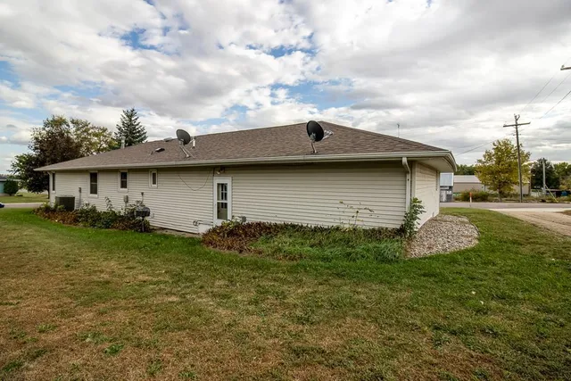 $164,900 | 204 1st Street, Welcome, MN 56181