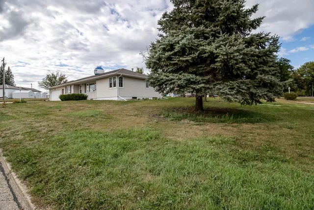 $164,900 | 204 1st Street, Welcome, MN 56181