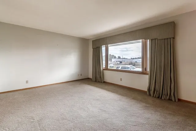 $164,900 | 204 1st Street, Welcome, MN 56181