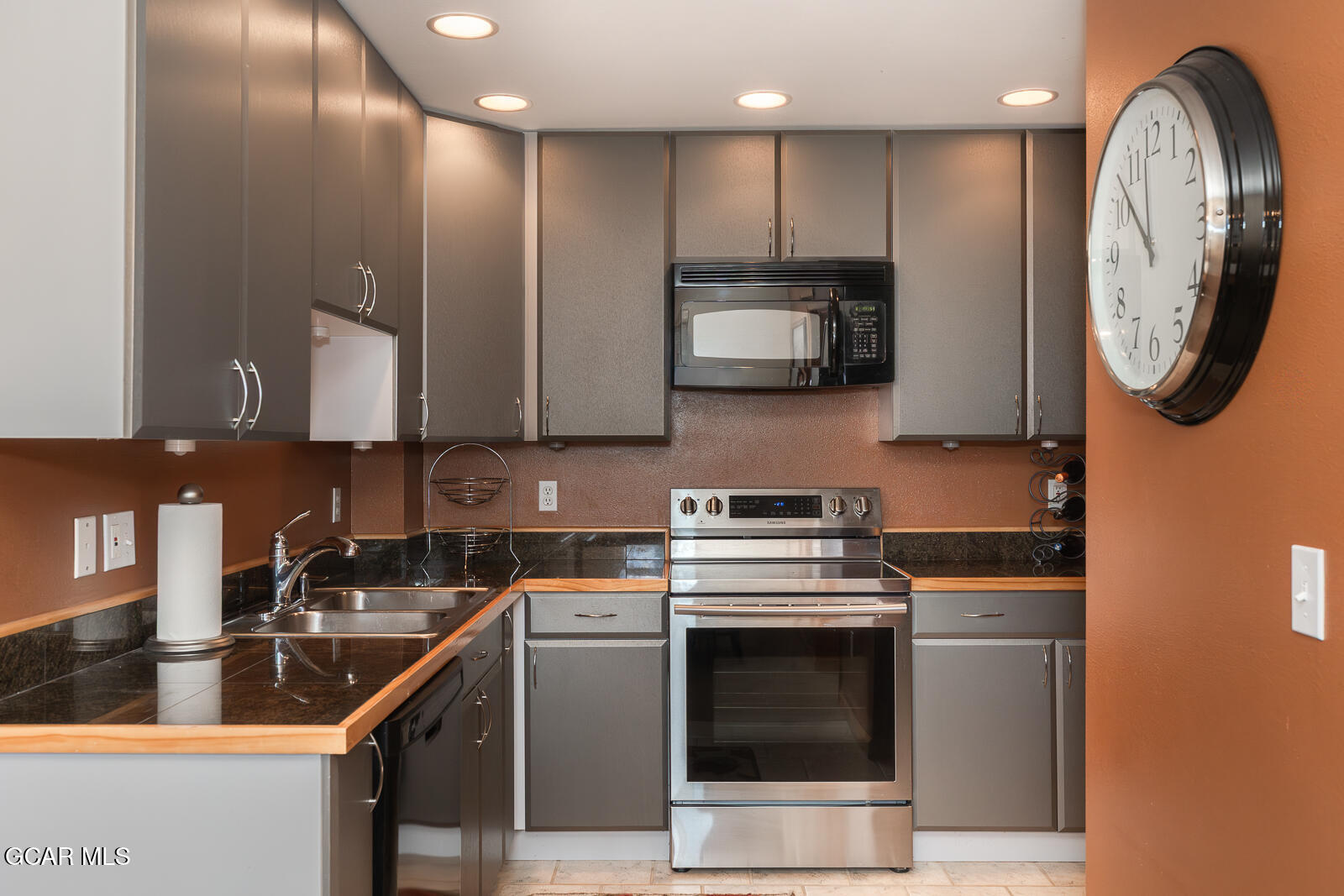 813 Ermine Lane Fraser, CO 80442 - Photo 16 of 35 Kitchen 4