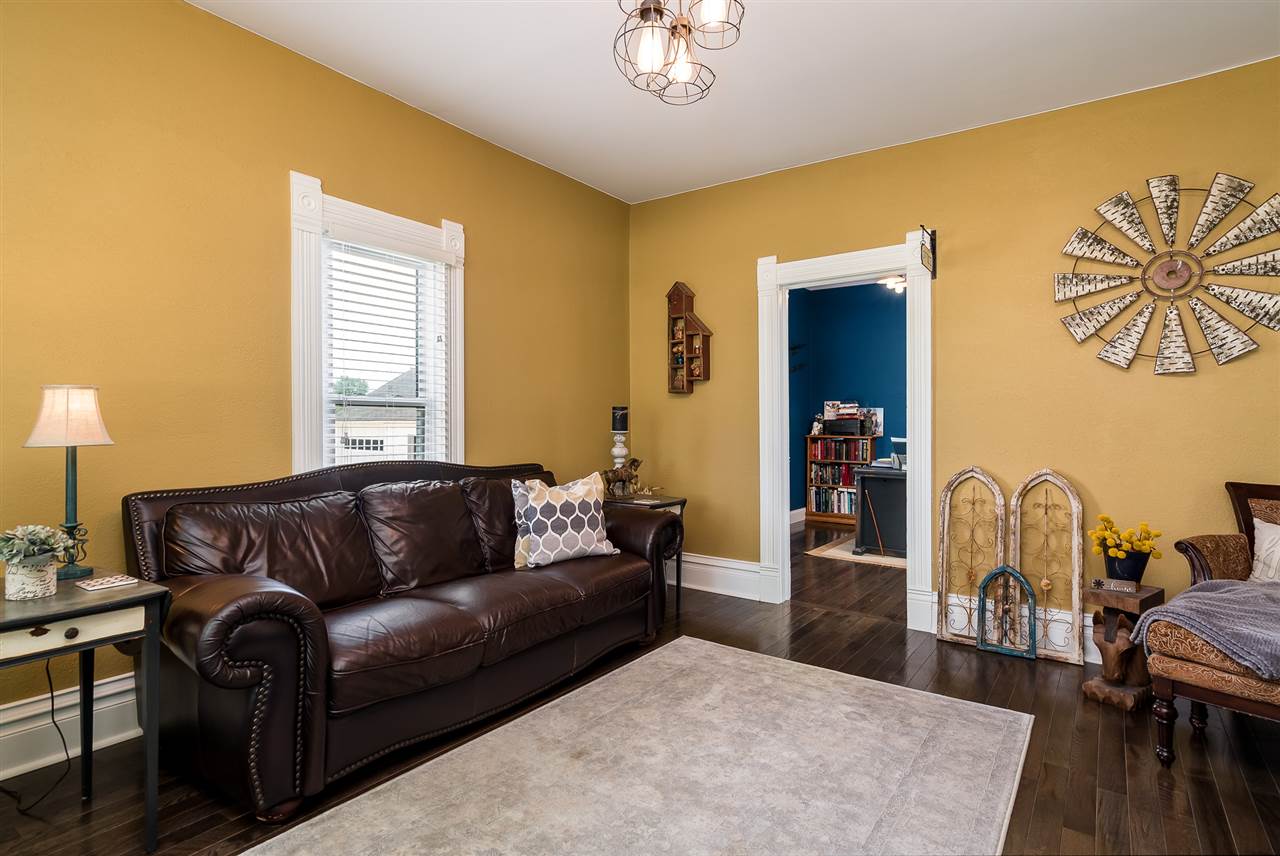 9691 East Cedarville Road Davis, IL 61019 - Photo 17 of 39 a living room with furniture and wooden floor
