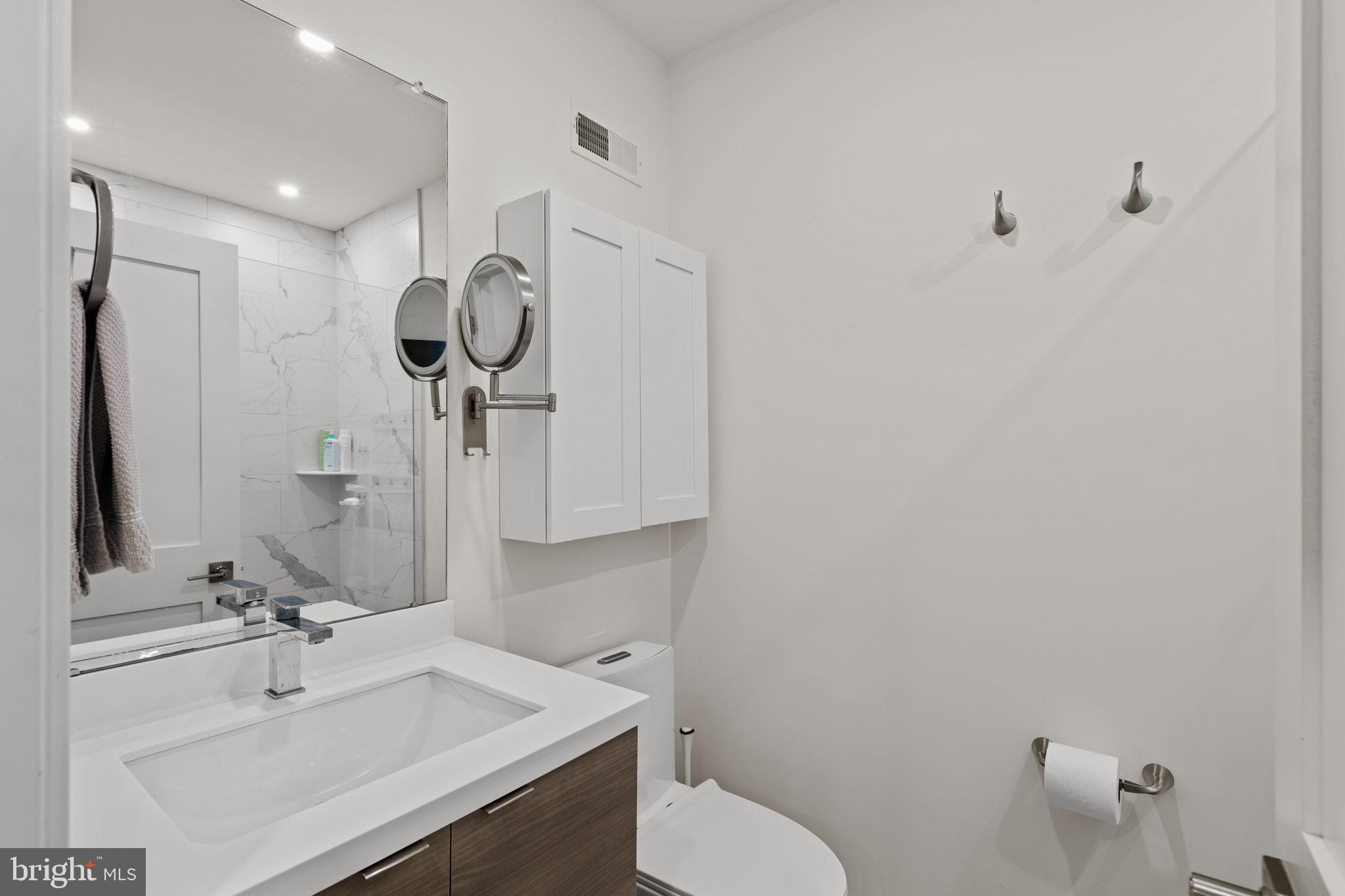 2428 Innovator Way, Unit A Philadelphia, PA 19146 - Photo 15 of 30 Primary En-Suite Bath