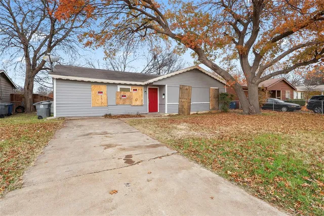 $184,900 | 725 Emberwood Drive, Dallas, TX 75232