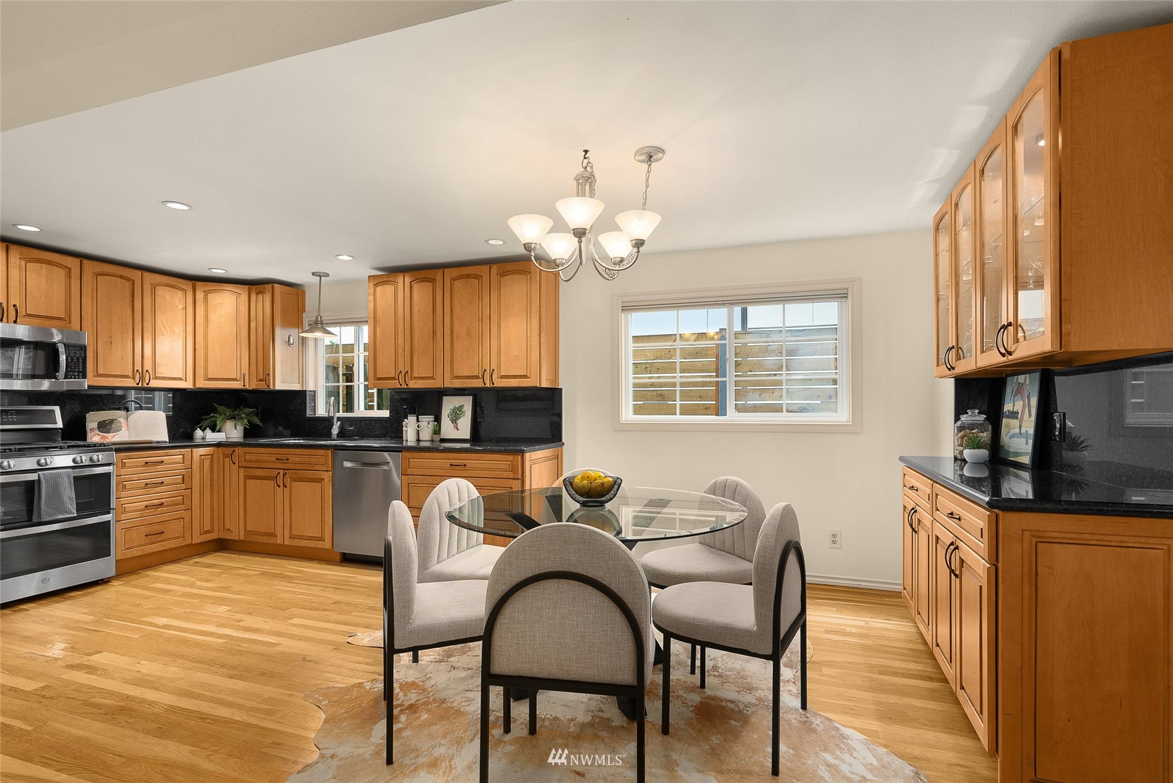 4522 Southwest Austin Street Seattle, WA 98136 - Photo 6 of 25 Gallery Image 6
