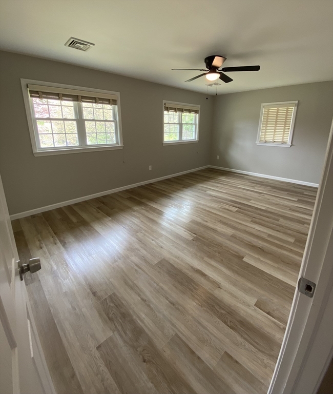 915 Bradley Road Springfield, MA 01109 - Photo 15 of 25