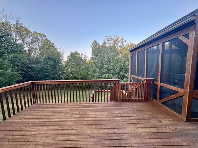 a view of a house with backyard