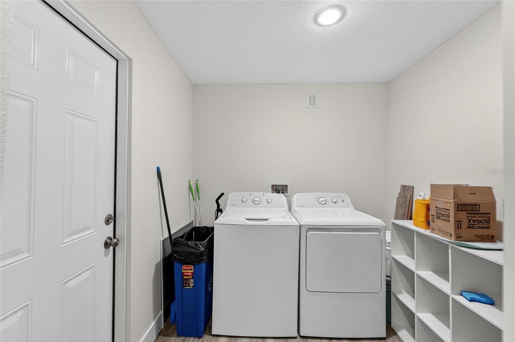 2525 West Beach Street Tampa, FL 33607 - Photo 20 of 48 a utility room with dryer and washer