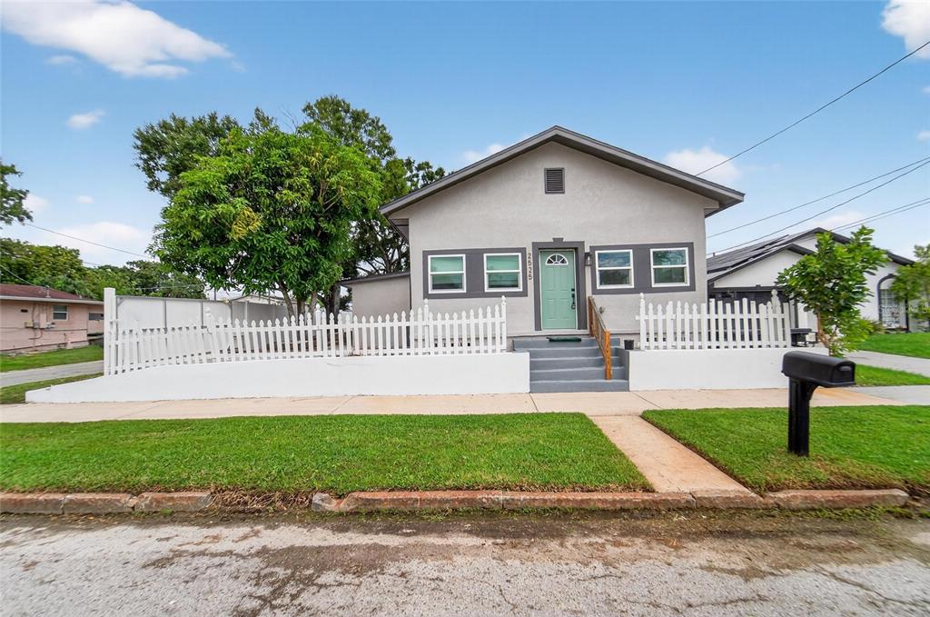 2525 West Beach Street Tampa, FL 33607 - Photo 2 of 48 a front view of a house with a garden and yard