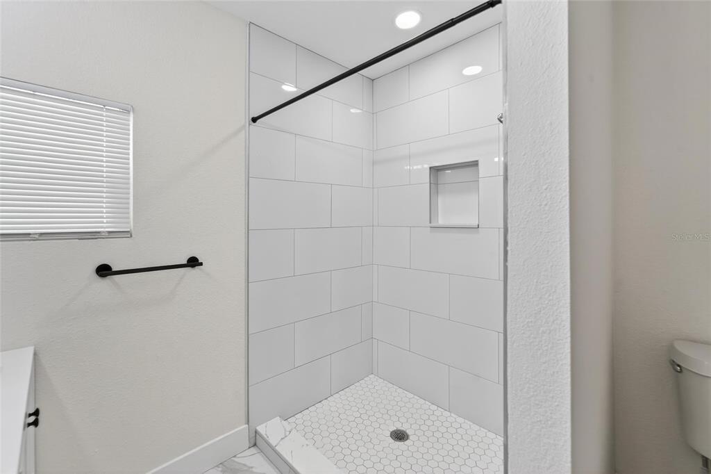 2525 West Beach Street Tampa, FL 33607 - Photo 38 of 48 a bathroom with a shower