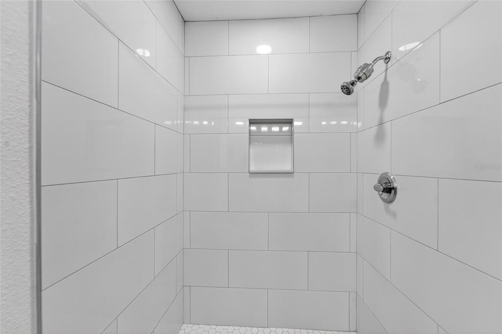 2525 West Beach Street Tampa, FL 33607 - Photo 39 of 48 a bathroom with shower
