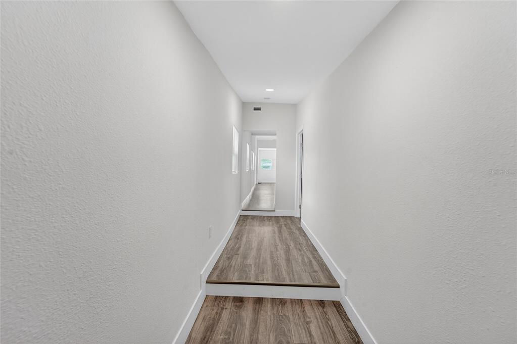 2525 West Beach Street Tampa, FL 33607 - Photo 41 of 48 a view of wooden floor