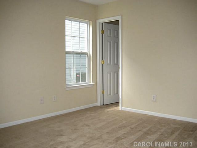 327 Harrison Street Charlotte, NC 28208 - Photo 5 of 7