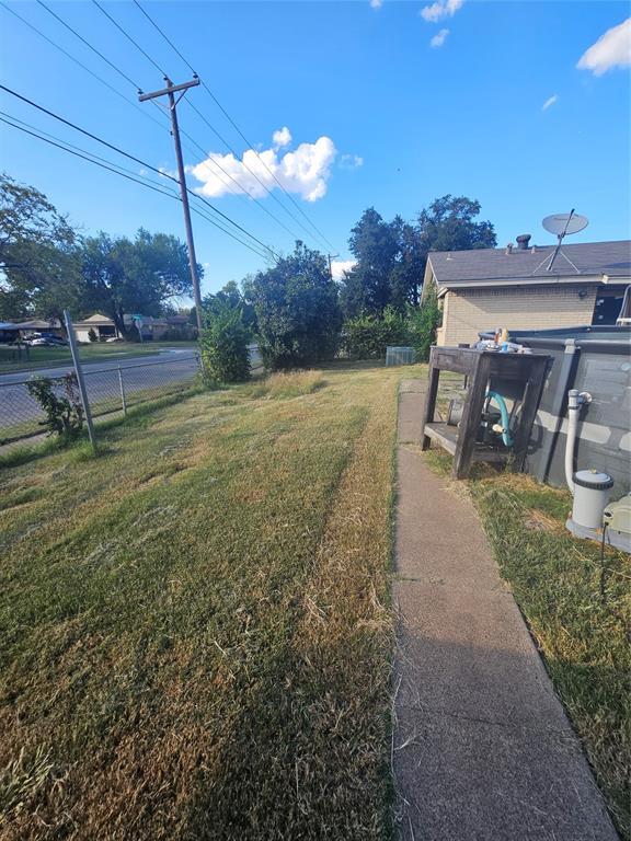 2506 Hillsboro Avenue Dallas, TX 75228 - Photo 16 of 18 a view of a backyard