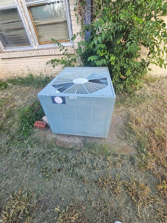 2506 Hillsboro Avenue Dallas, TX 75228 - Photo 18 of 18 a view of a bird bath