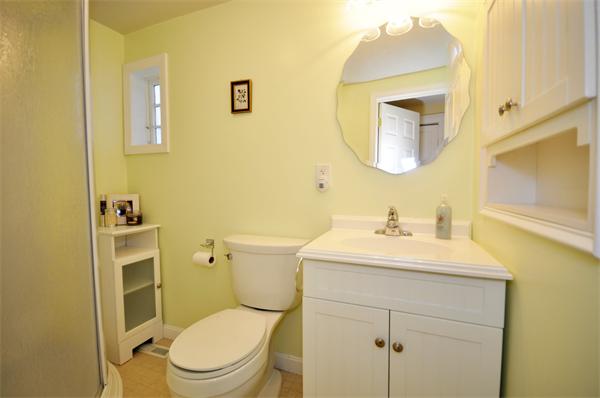 526 Centre Street, Unit 5 Boston, MA 02130 - Photo 6 of 14 a bathroom with a toilet a sink and mirror
