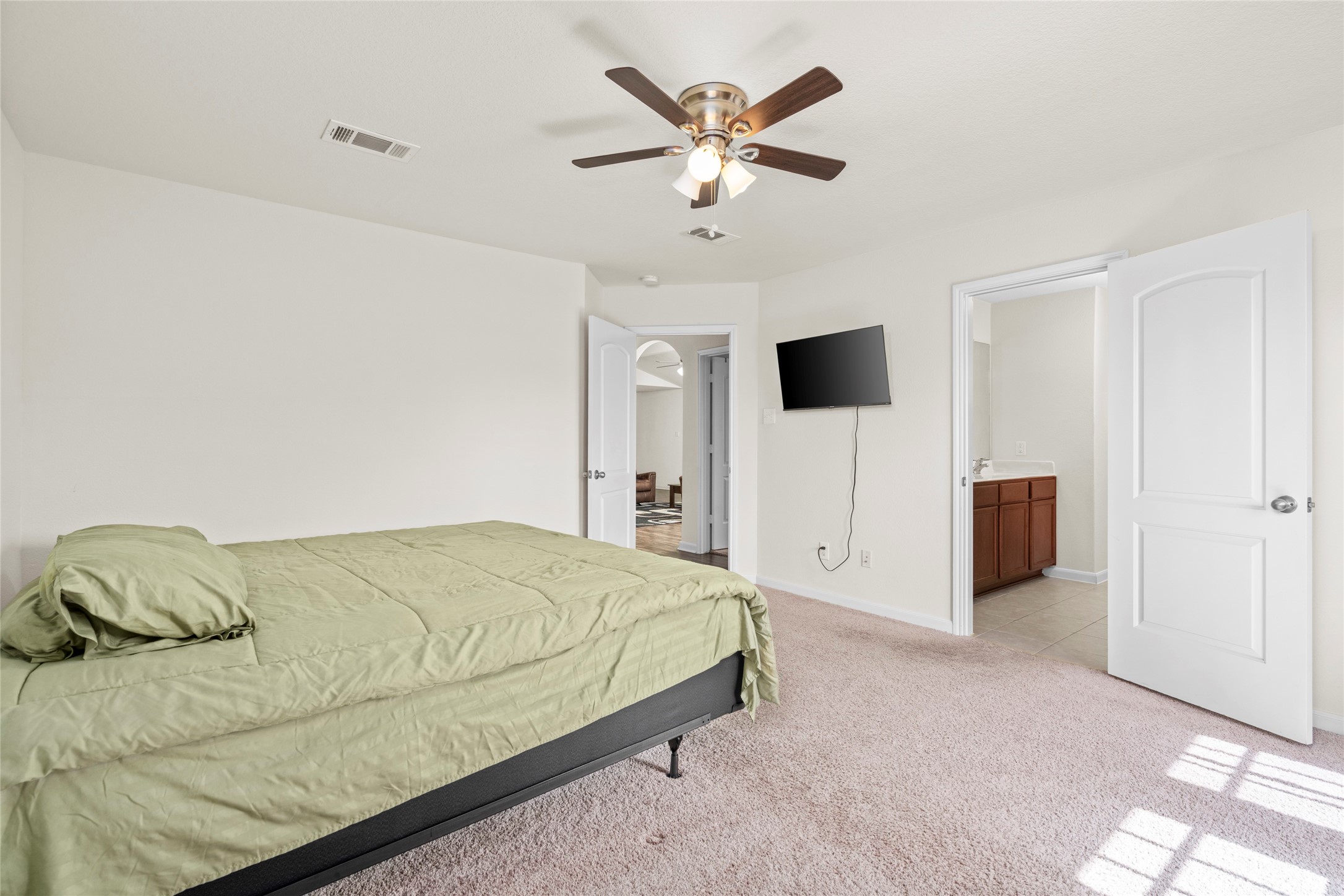 9719 Montana Sapphire Lane Rosharon, TX 77583 - Photo 39 of 40 Large primary bedroom with a spacious floor plan and private features.