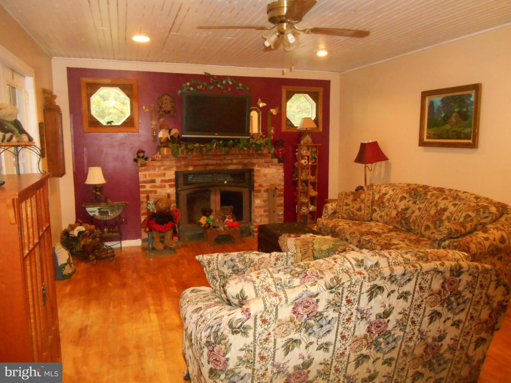 7461 Watersville Road Mount Airy, MD 21771 - Photo 17 of 30 Living Room