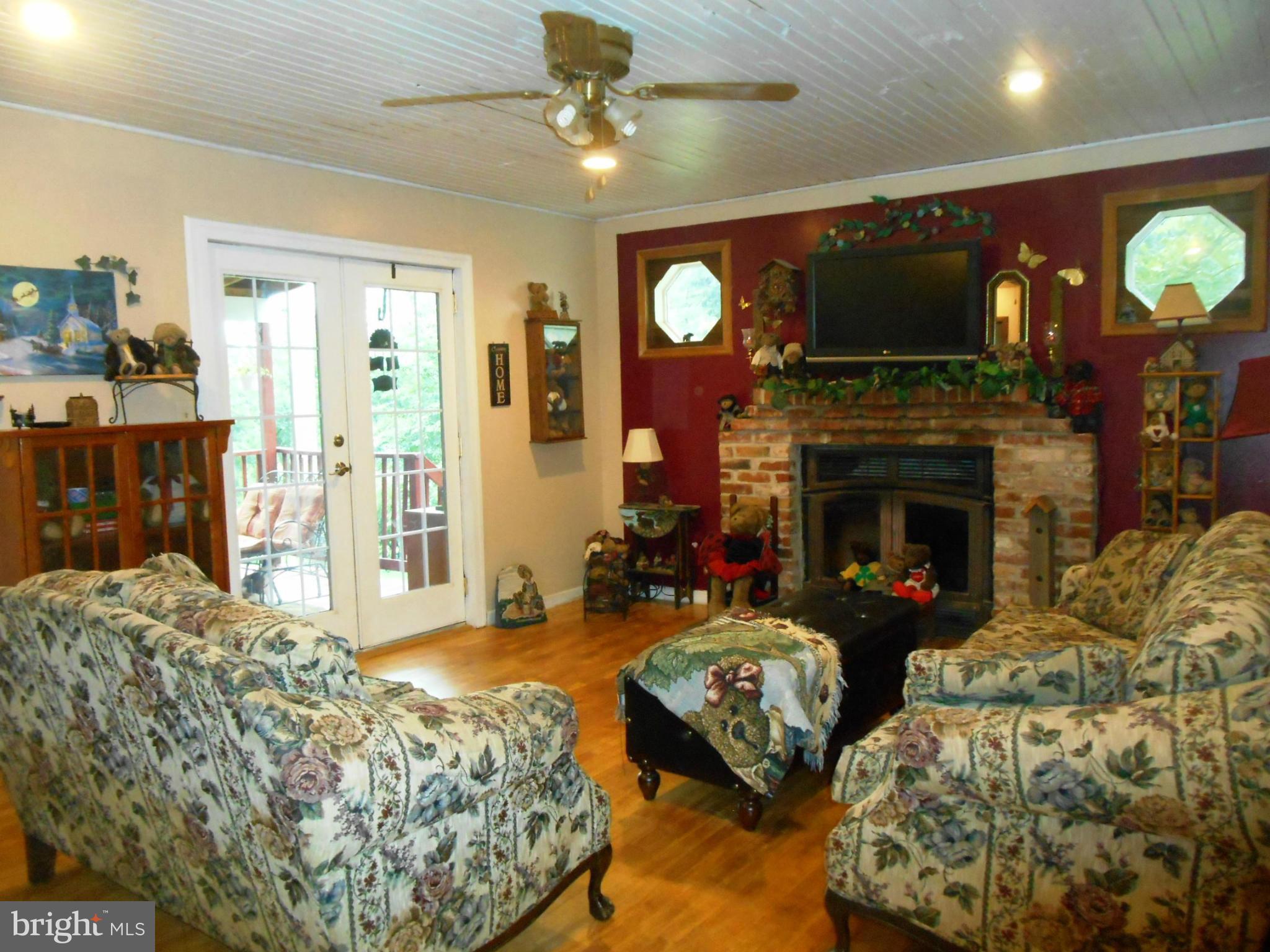7461 Watersville Road Mount Airy, MD 21771 - Photo 18 of 30 Living Room