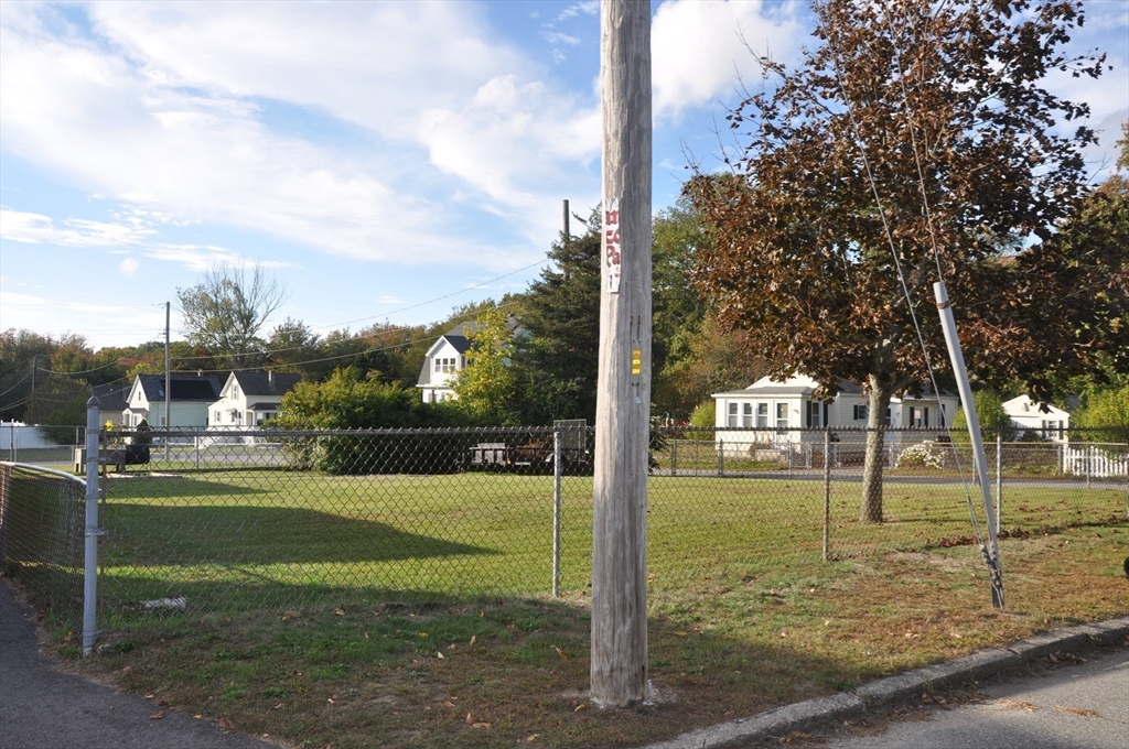 57 Crompton Street Acushnet, MA 02743 - Photo 6 of 21