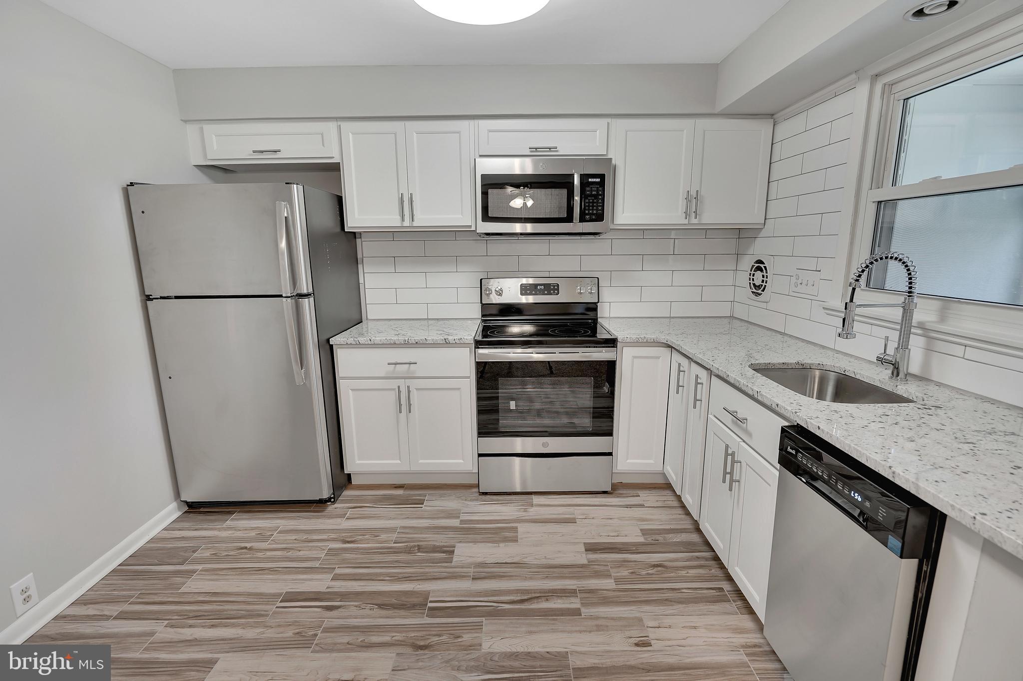 202 Warwick Road, Unit C Stratford, NJ 08084 - Photo 3 of 22 Gallery Image 3
