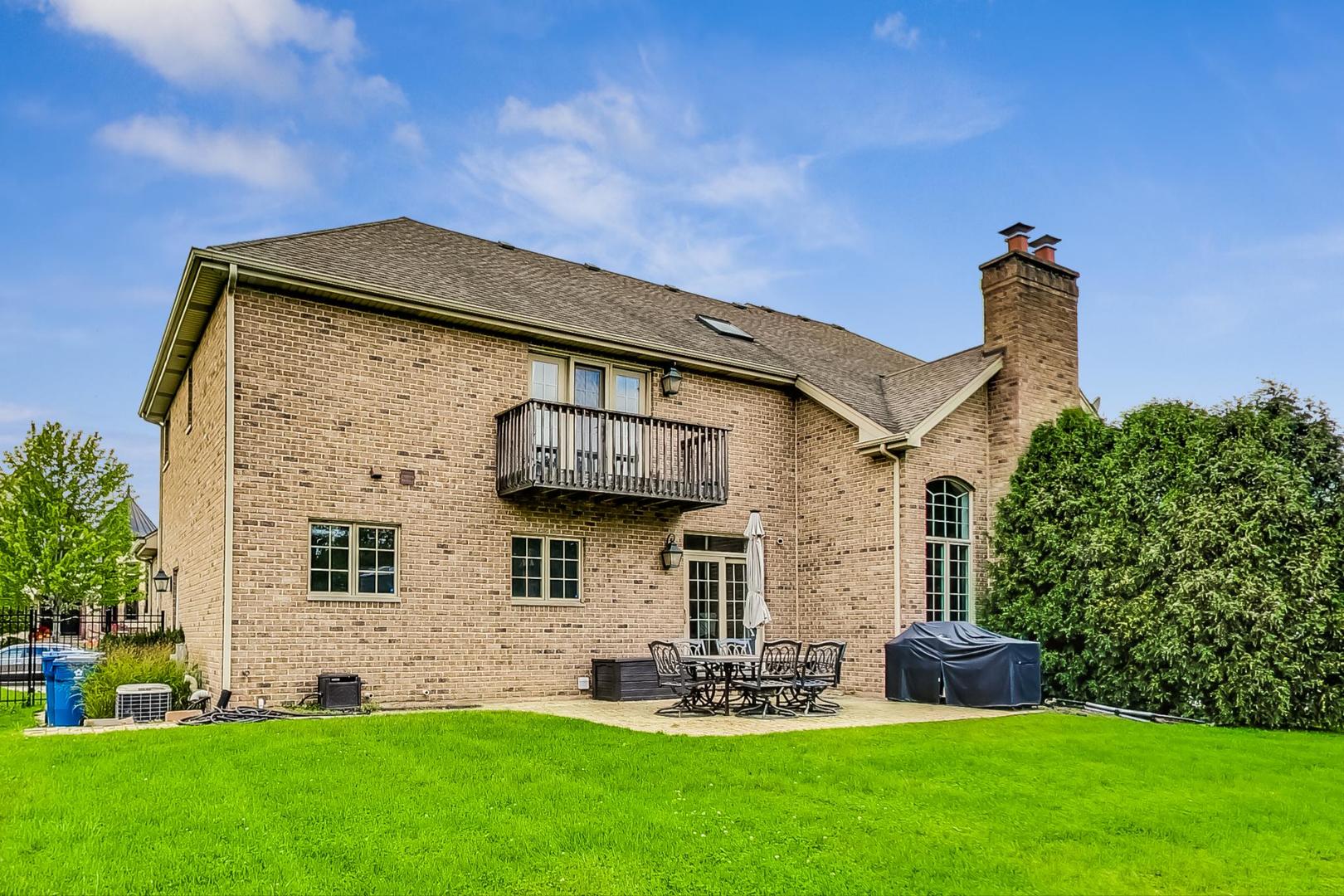 321 Forest Drive Addison, IL 60101 - Photo 29 of 35 a front view of a house with garden