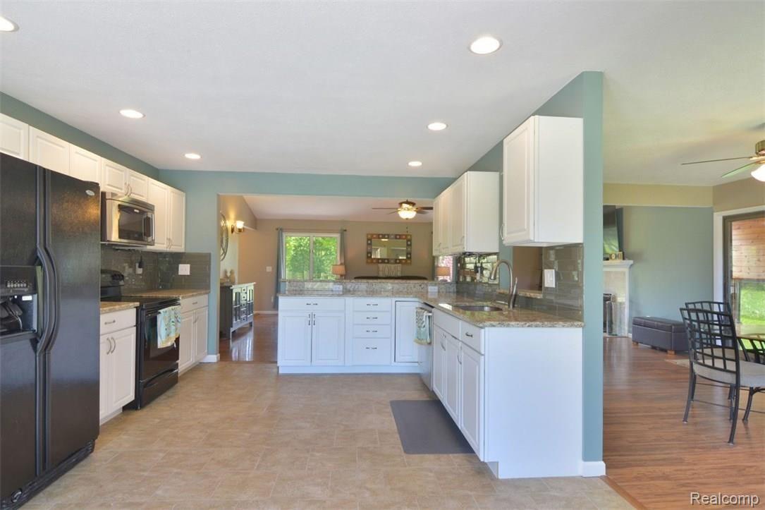 6415 Hogan Road Fenton, MI 48430 - Photo 17 of 72 Fantastic open layout