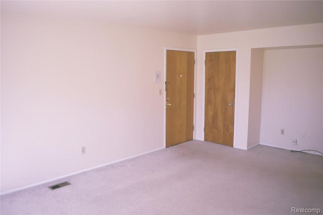29516 Hoover Road, Unit 69 Warren, MI 48093 - Photo 14 of 34 20170509_161714.jpg