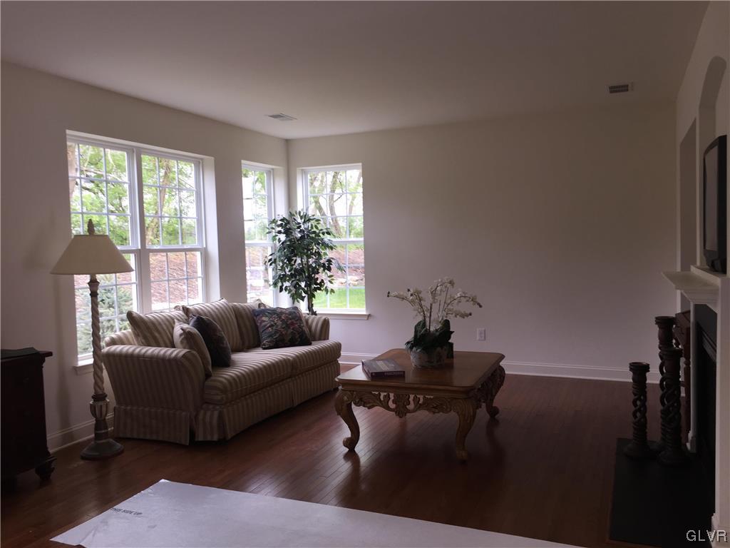 433 Newlins Road East Easton, PA 18040 - Photo 2 of 3 Gallery Image 2