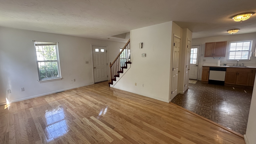 7 Tanners Path Marlborough, MA 01752 - Photo 2 of 34