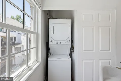 $340,000 | 1608 West Abingdon Drive, Unit 302, Alexandria, VA 22314