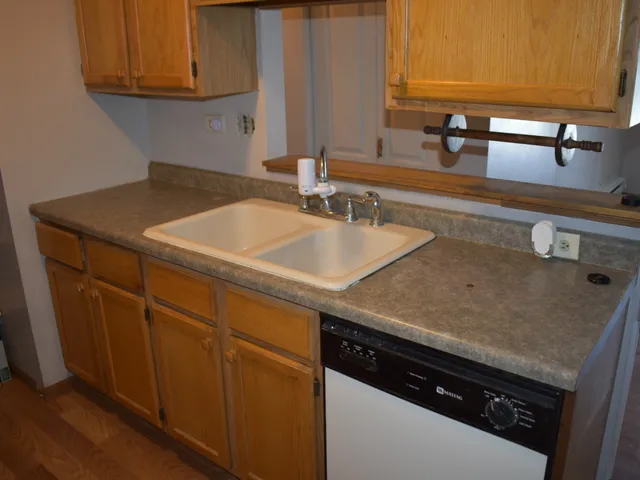 $192,500 | 651 South Virginia Road, Unit 126, Crystal Lake, IL 60014